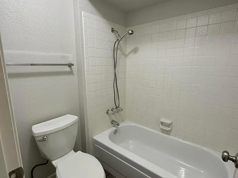 314 E Hartford Ave — Photo 18