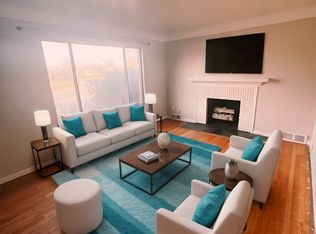 1973 Vernier Rd, Grosse Pointe Woods, MI 48236