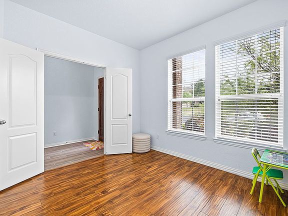 3rd image of 4213 Woodhaven Trl