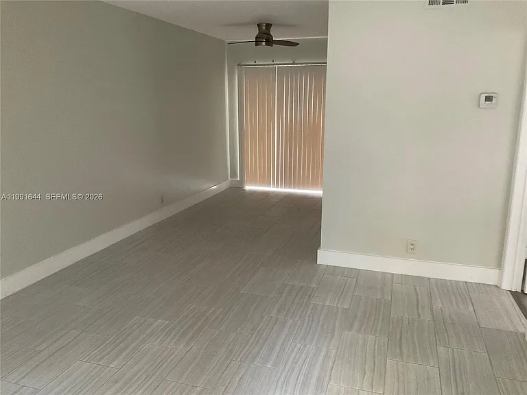 510 SE 9th St #9 — Photo 3