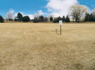 233 Whittemore Dr #103, Sycamore, IL 60178