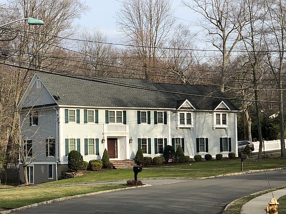 3rd image of 42 Hamilton Dr E