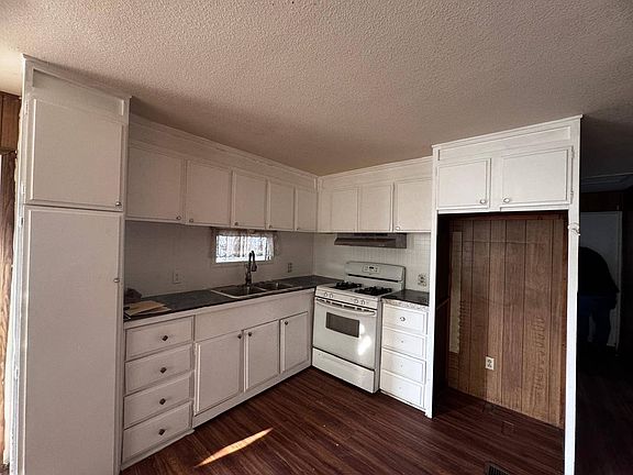 4th image of 1697 W Highland Ave Space 30