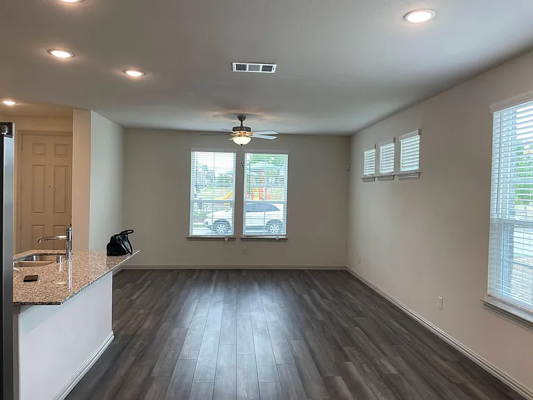 5111 Community St — Photo 7