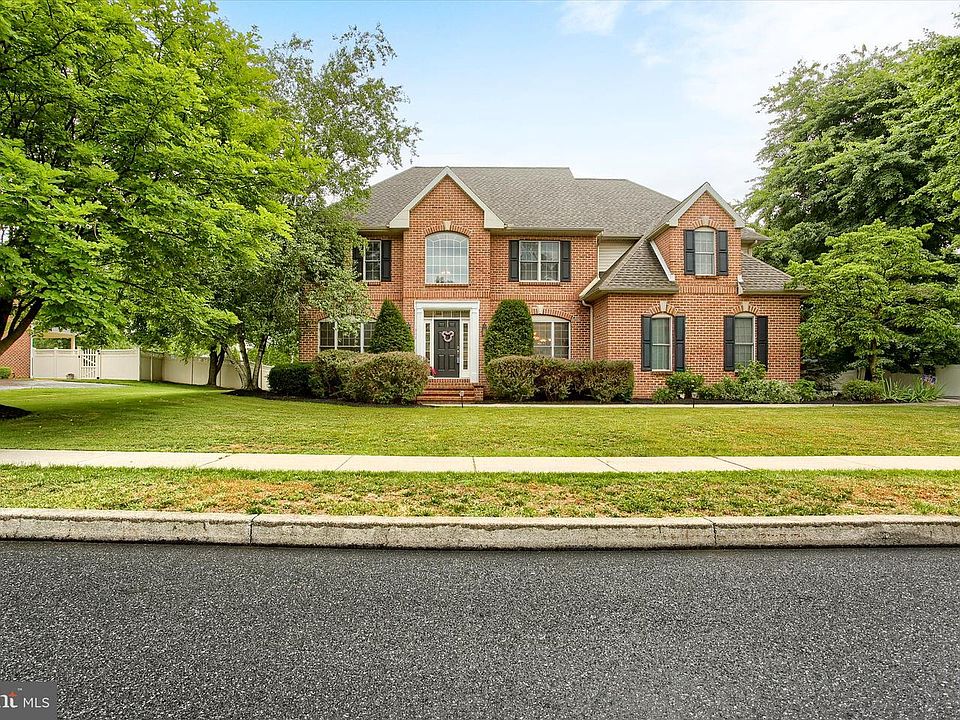 1st image of 1302 King Arthur Dr