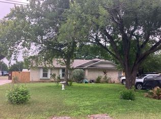 221 Spring Garden Dr, Hutto, TX 78634