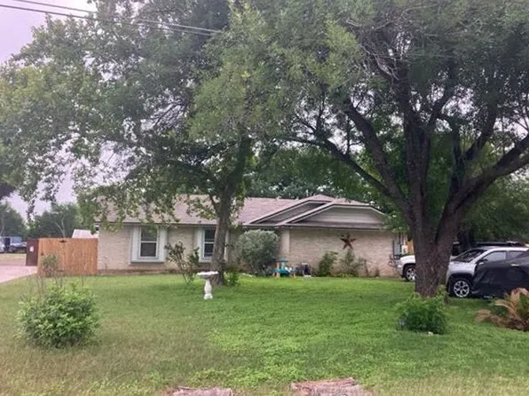 221 Spring Garden Dr, Hutto, TX 78634