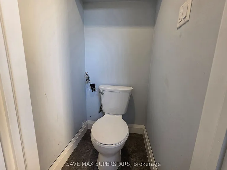 222 Phillips St #UPPER — Photo 28