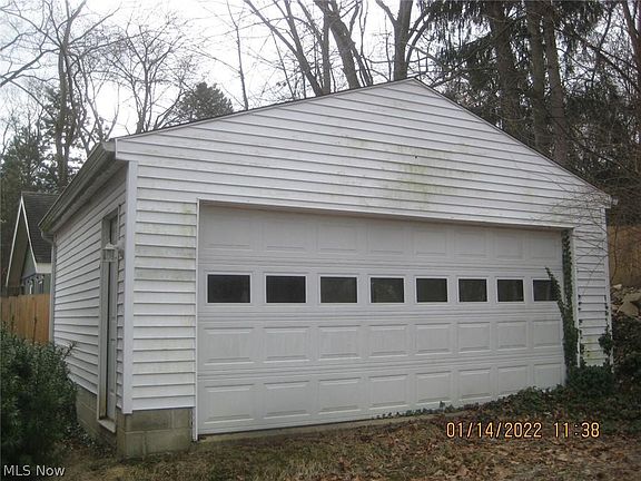 4th image of 412 Aqueduct St