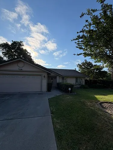 6337 Lincoln Ave Photo 1