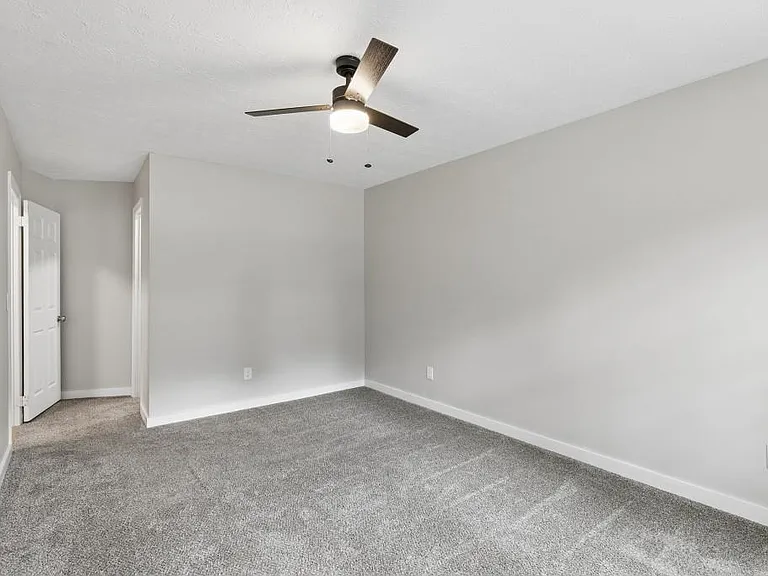 4930 Farmstead Ct NE — Photo 18