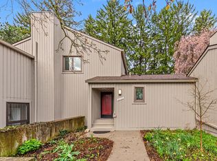 2172 Overlook Ct, Ann Arbor, MI 48103