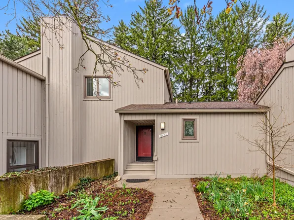 2172 Overlook Ct, Ann Arbor, MI 48103