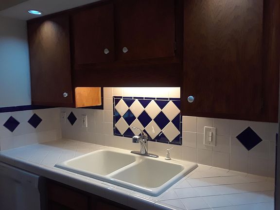 5th image of 2850 Goldenrod Cir W #House