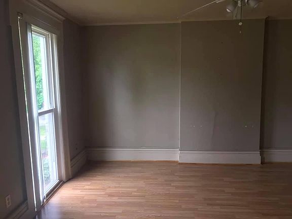 2nd image of 450 Centreville St