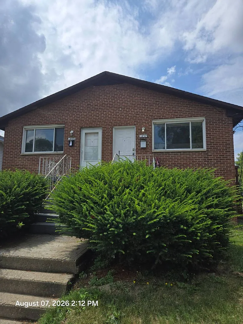 1455 Struble Ave Ne — Photo 1