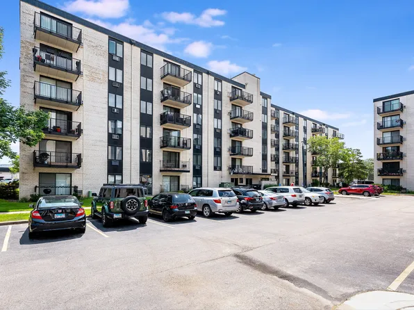 9128 W Terrace Dr APT 2C, Niles, IL 60714
