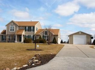 W280N8070 Black Diamond Ct, Hartland, WI 53029