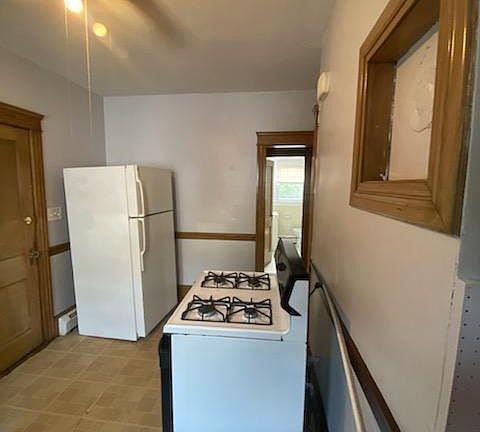 5th image of 23 Woodbine St