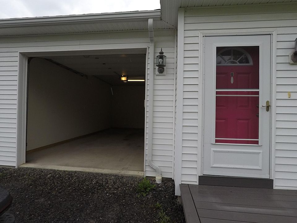 Single car garage w-opener