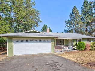 1124 NW D St, Grants Pass, OR 97526