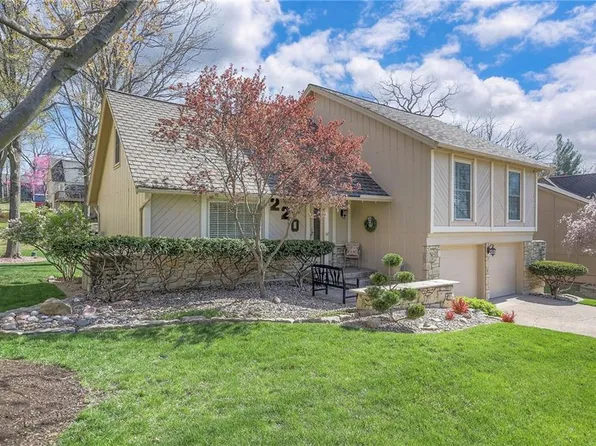 220 NW Aspen St, Lees Summit, MO 64064