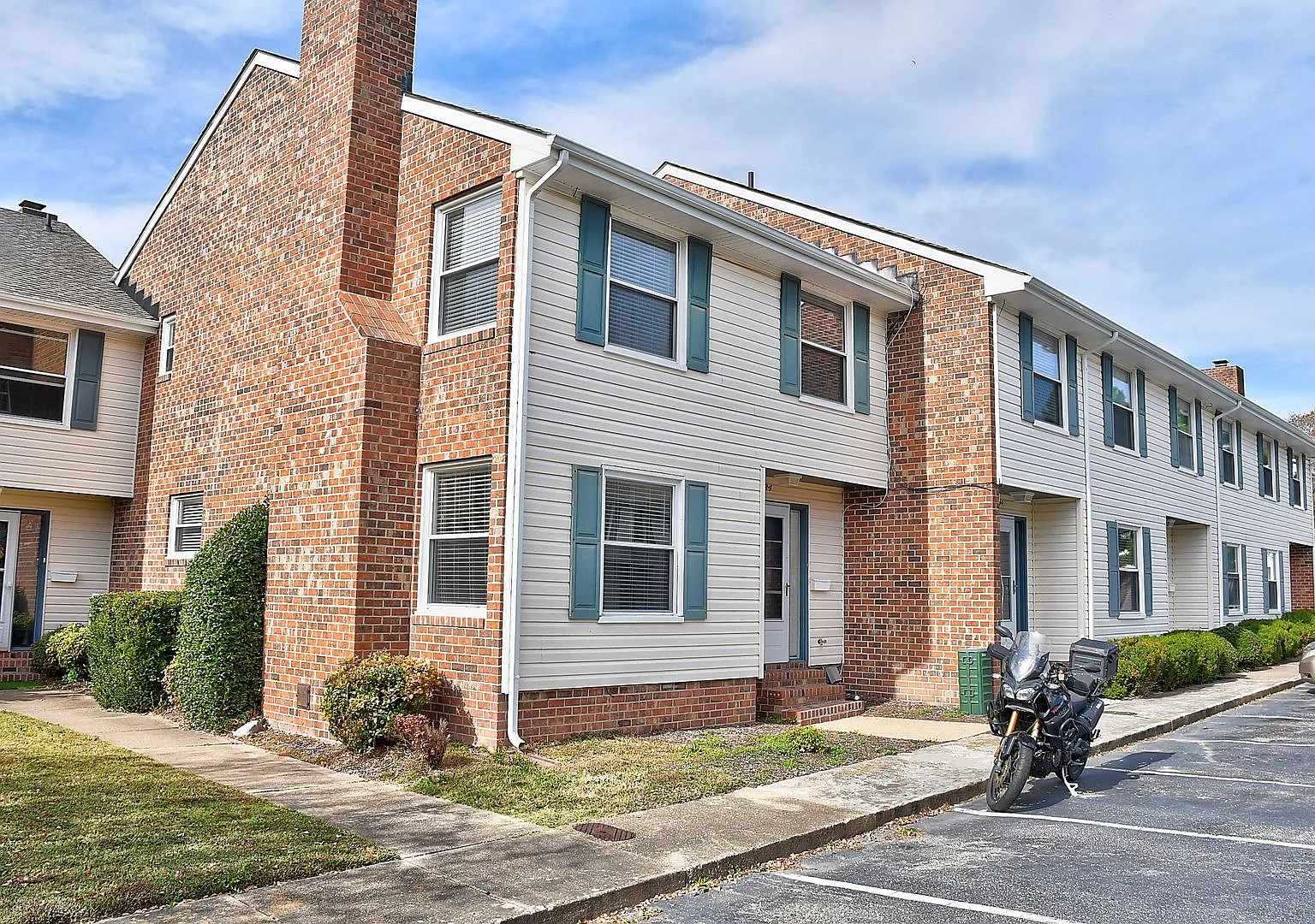 Townhouse Condo Short Distance To Virginia Beach Oceanfront — Photo 1