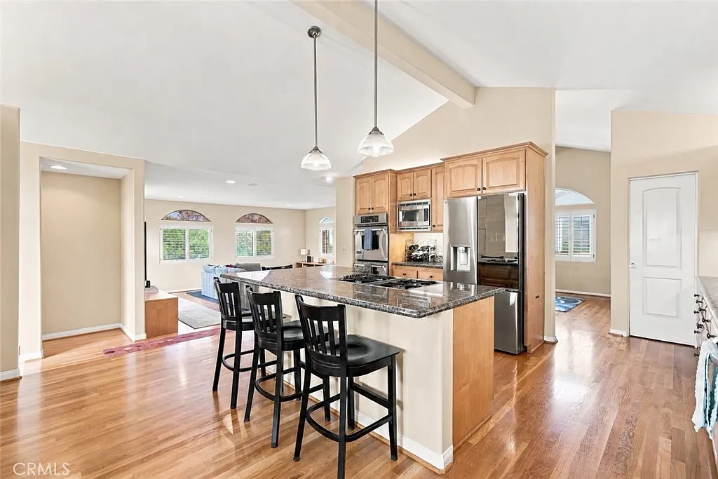 4 bed, 3.5 bath, 2803 sqft, $12,400 — Photo 3