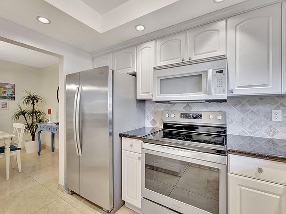 2nd image of 806 SE 7th Street Street #104