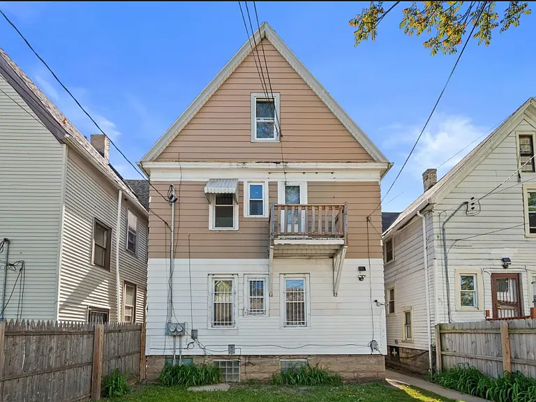Back Yard/Rear Balcony