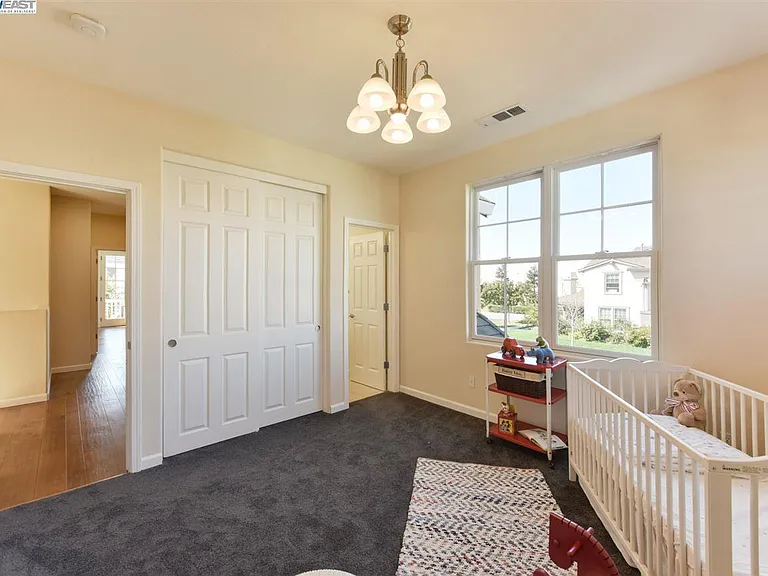 211 Kingfisher Ave — Photo 33