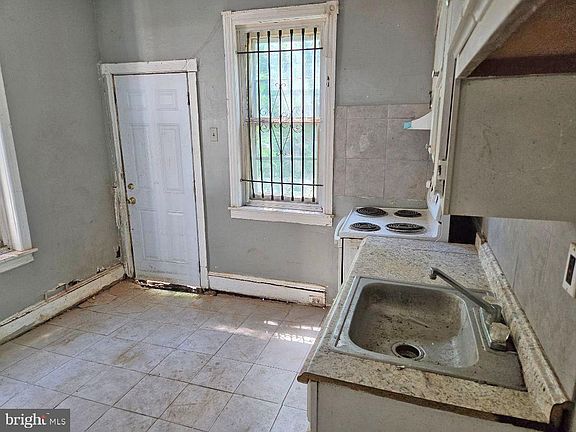 3rd image of 2036 S Cecil St