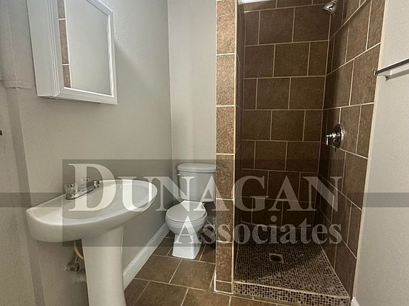 4th image of 2215 Turner St #1