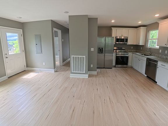 3rd image of 2405 Harley St
