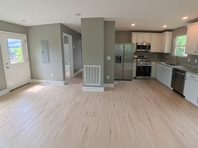 2405 Harley St — Photo 3