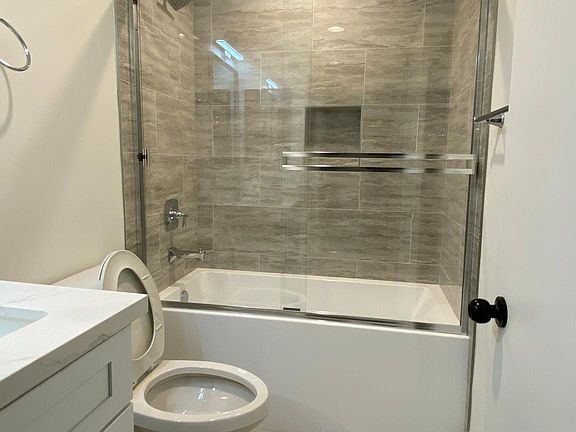 4th image of 821 S Gramercy Dr #103