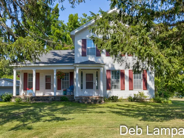 9631 Vergennes St SE, Lowell, MI 49331