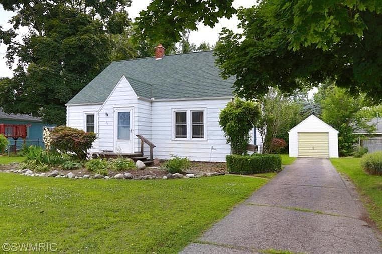 1st image of 20 Pioneer St