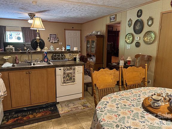 4th image of 165 Shea Dr