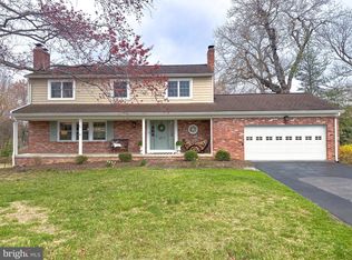 2711 Calkins Rd, Herndon, VA 20171