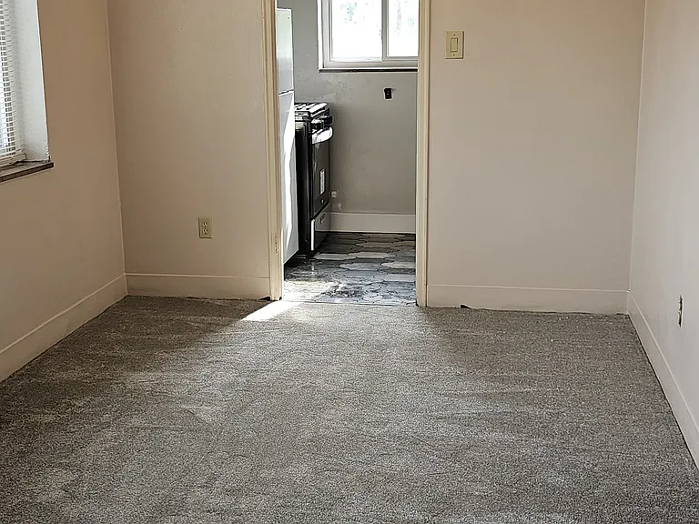 1 Glen Elm Dr #9 — Photo 3