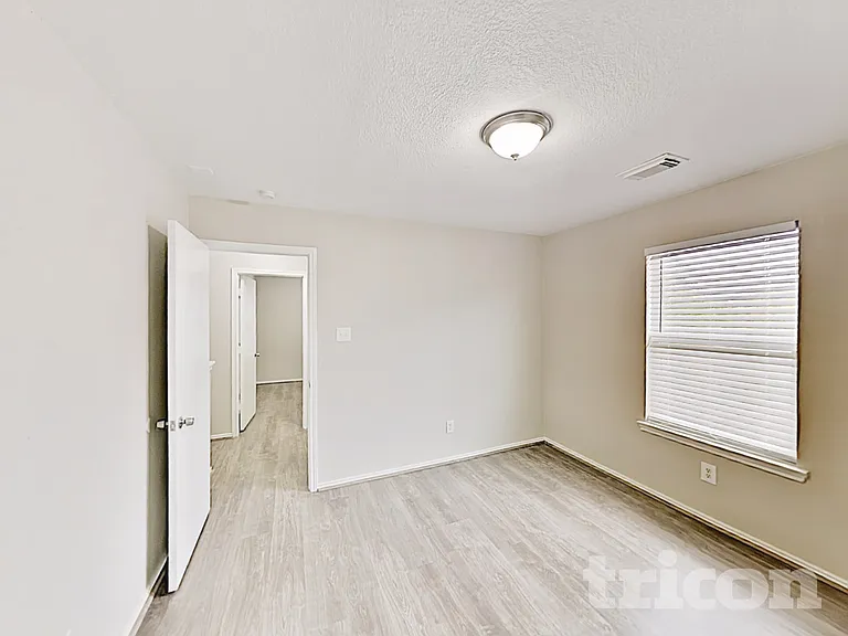 12402 Grossmount Dr — Photo 10