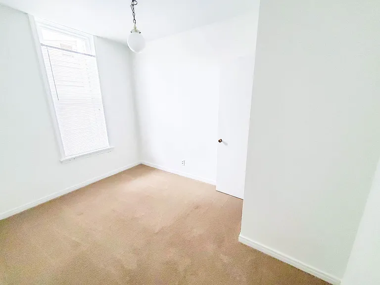 337 W 8th St — Photo 5