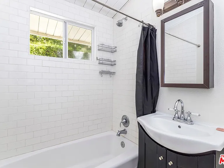8876 Wonderland Ave — Photo 13