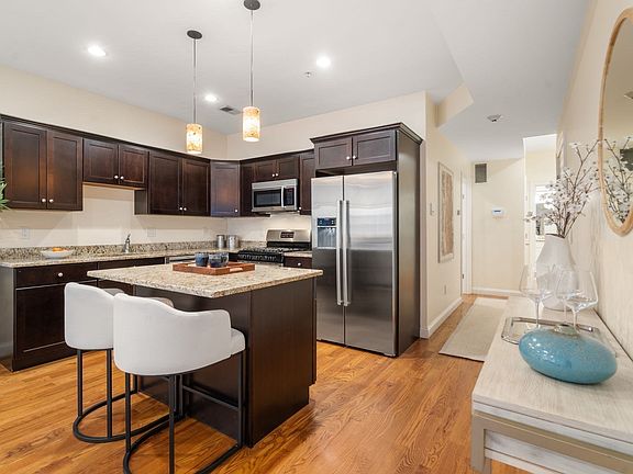 3rd image of 282 Maverick St #2