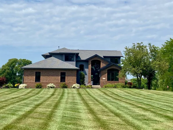 3563 Franklin Dr, Auburn, IN 46706