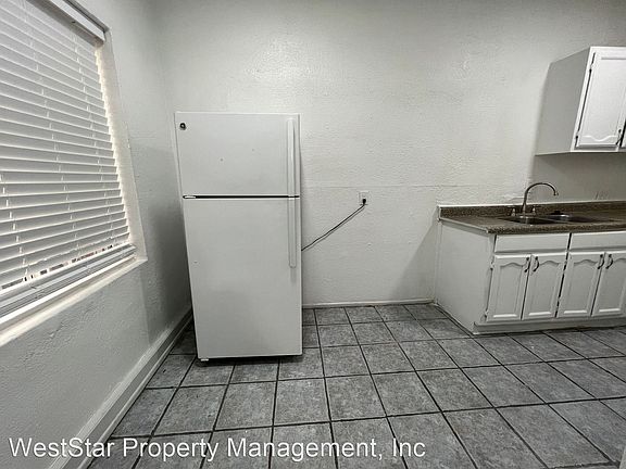 4th image of 833 Fedora St #105