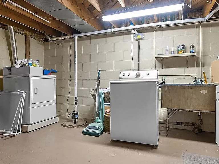 1586 Edison St — Photo 11