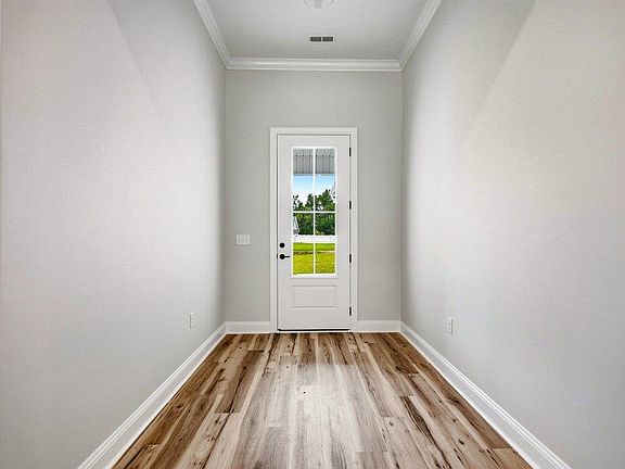 3rd image of 423 St. John Rd.