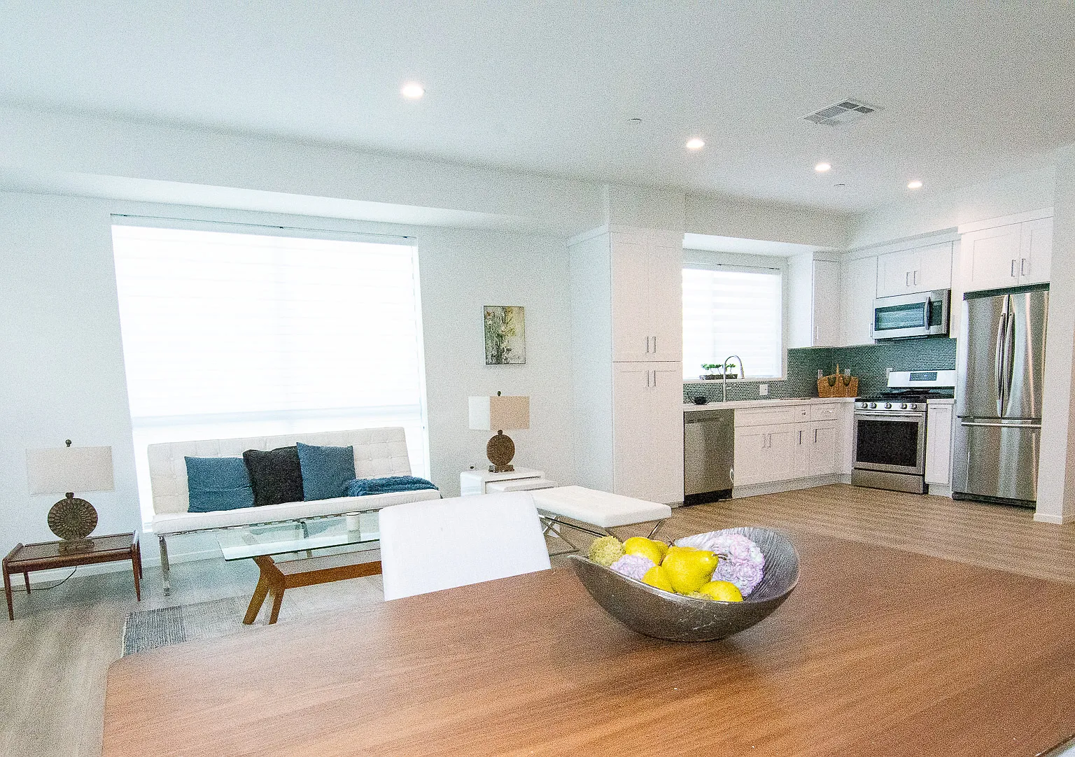 2 bed, 2.5 bath, 1900 sqft, $4,000 — Photo 4